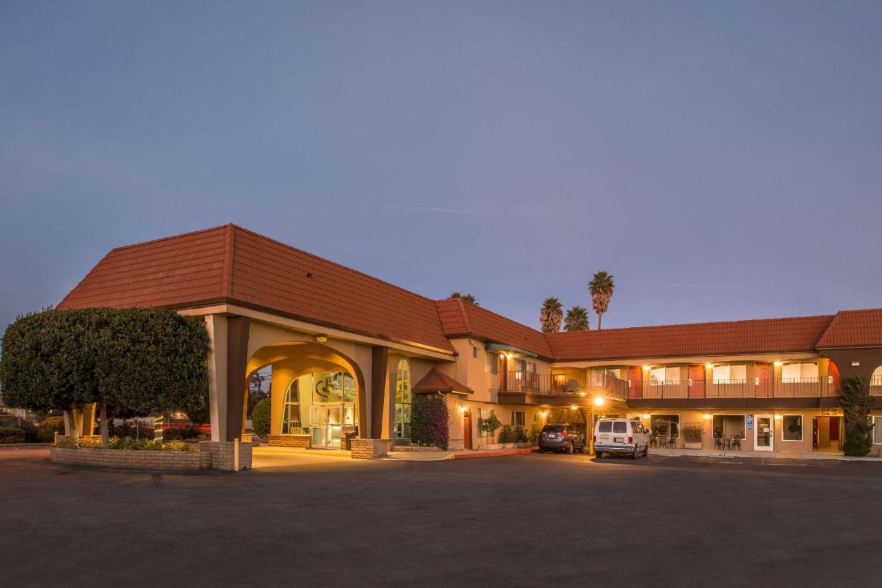 Laurel Inn & Conference Center Салинас Экстерьер фото